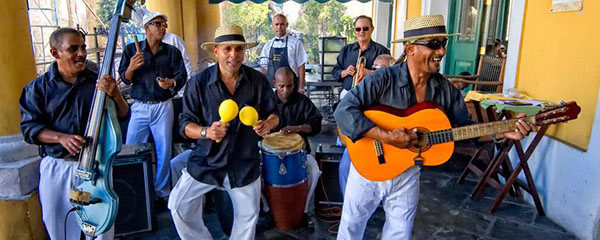 Band playing in courtyard - Havana
